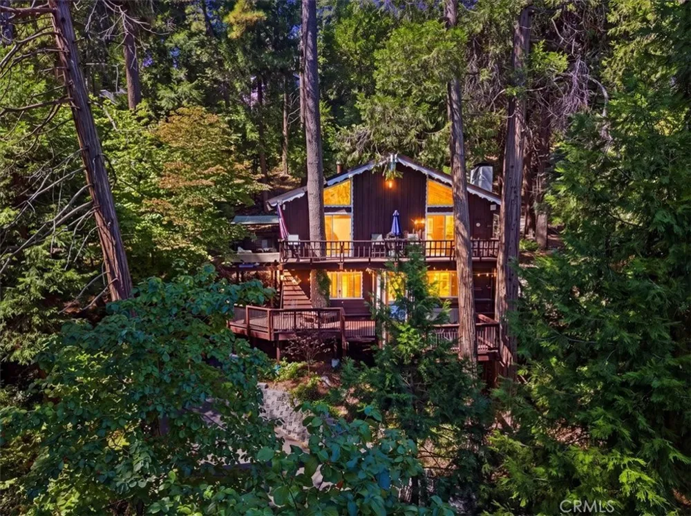 1044 Lausanne Crestline, CA 92325