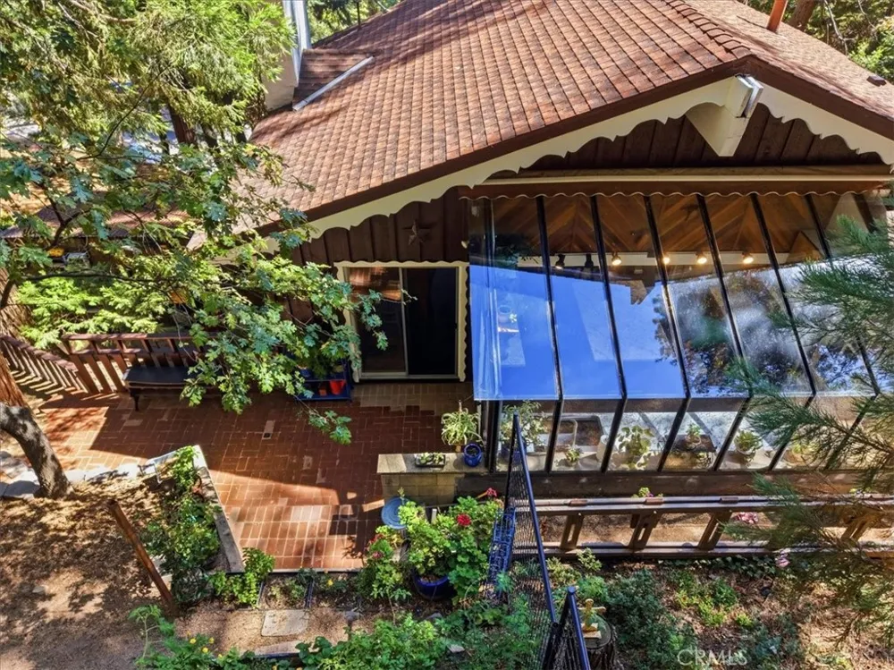 1044 Lausanne Crestline, CA 92325