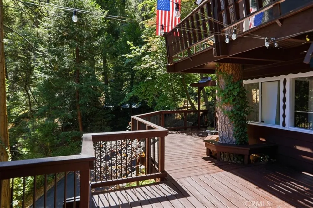 1044 Lausanne Crestline, CA 92325