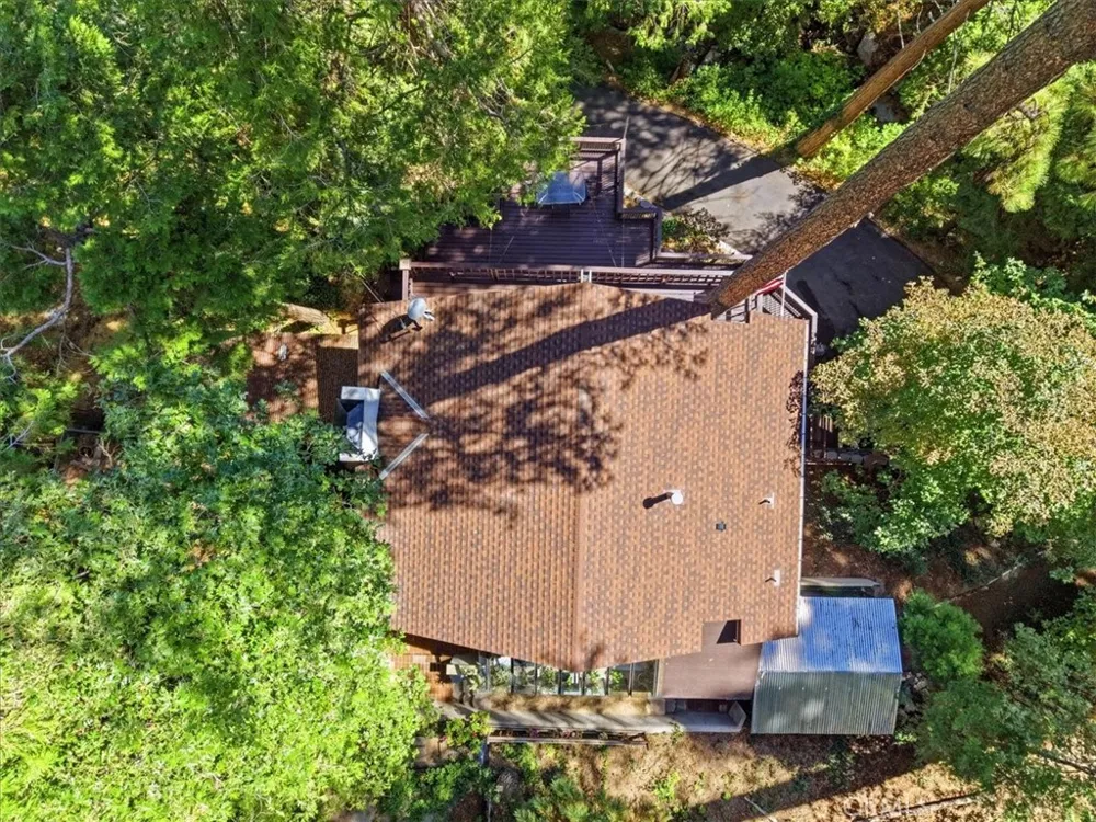 1044 Lausanne Crestline, CA 92325