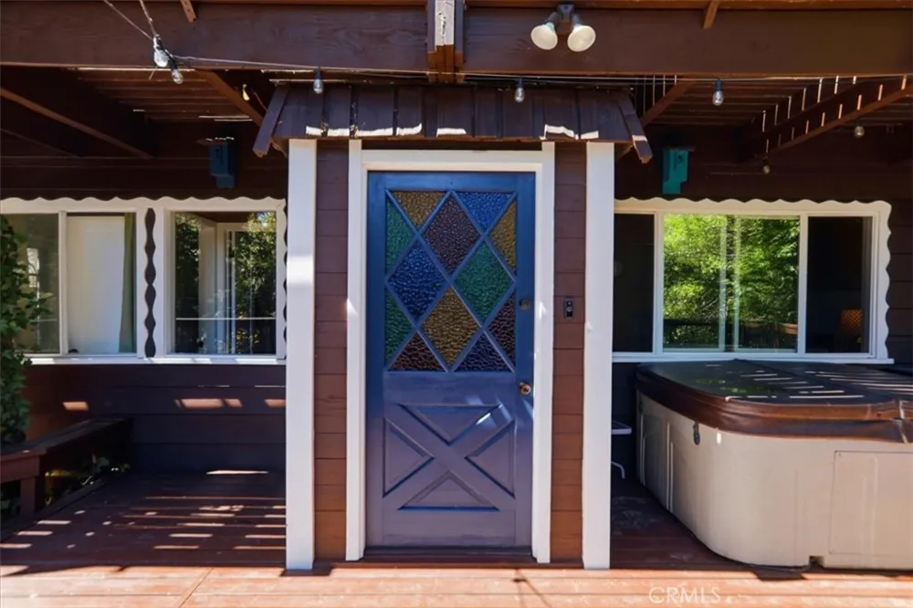 1044 Lausanne Crestline, CA 92325