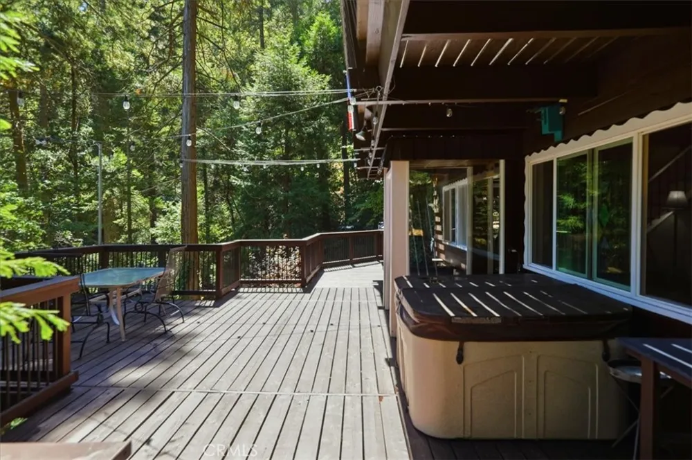 1044 Lausanne Crestline, CA 92325