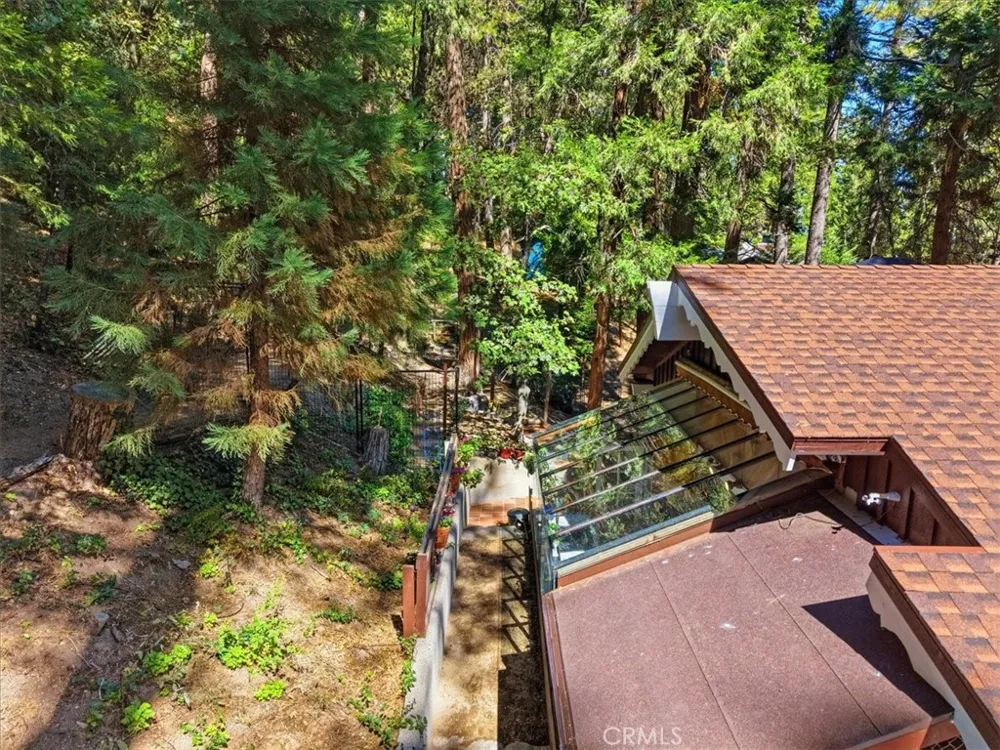 1044 Lausanne Crestline, CA 92325