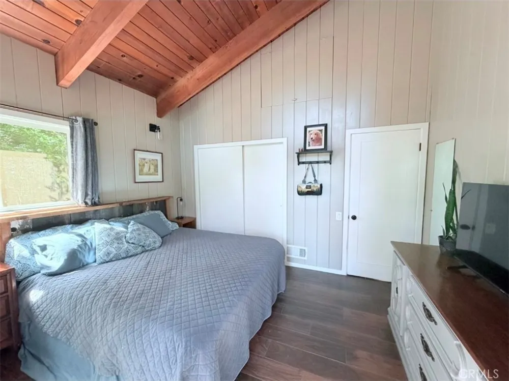 1044 Lausanne Crestline, CA 92325