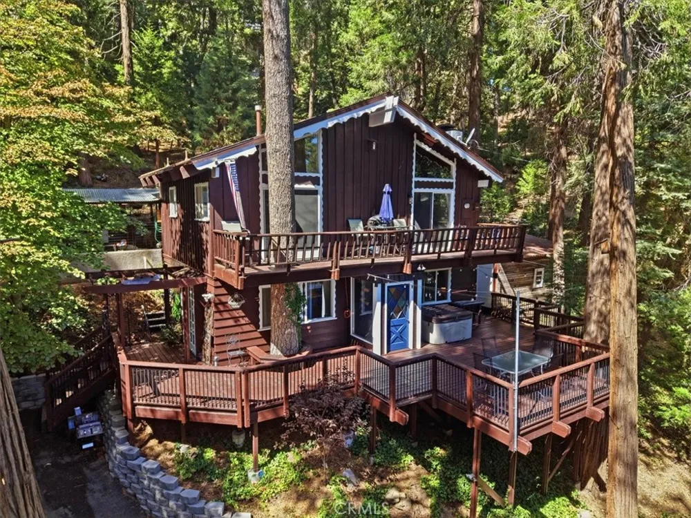 1044 Lausanne Crestline, CA 92325