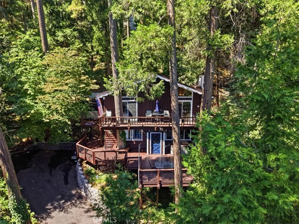 1044 Lausanne Crestline, CA 92325