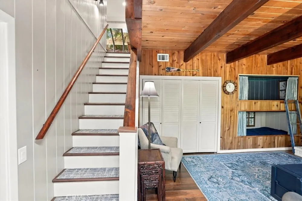 1044 Lausanne Crestline, CA 92325