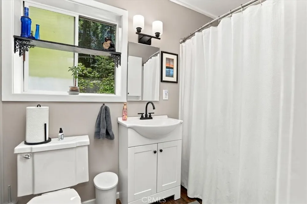 1044 Lausanne Crestline, CA 92325
