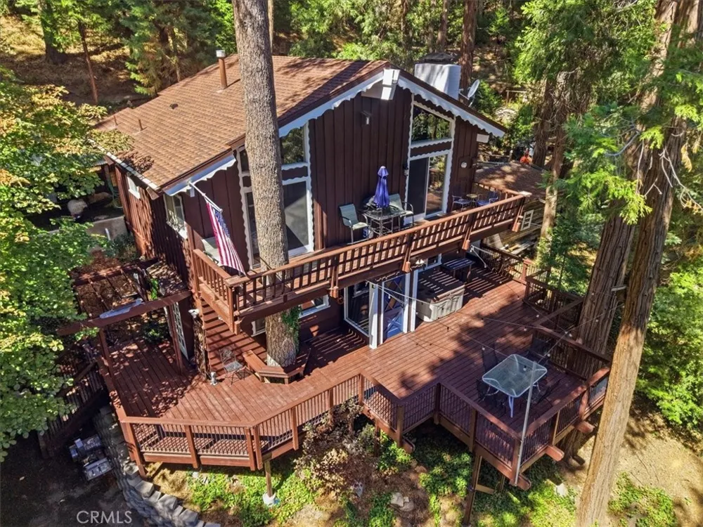1044 Lausanne Crestline, CA 92325
