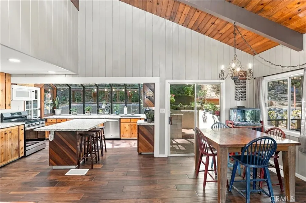 1044 Lausanne Crestline, CA 92325