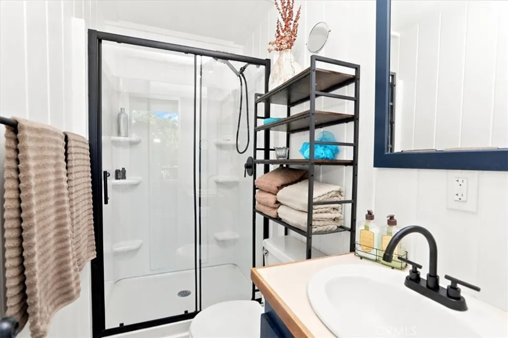 1044 Lausanne Crestline, CA 92325