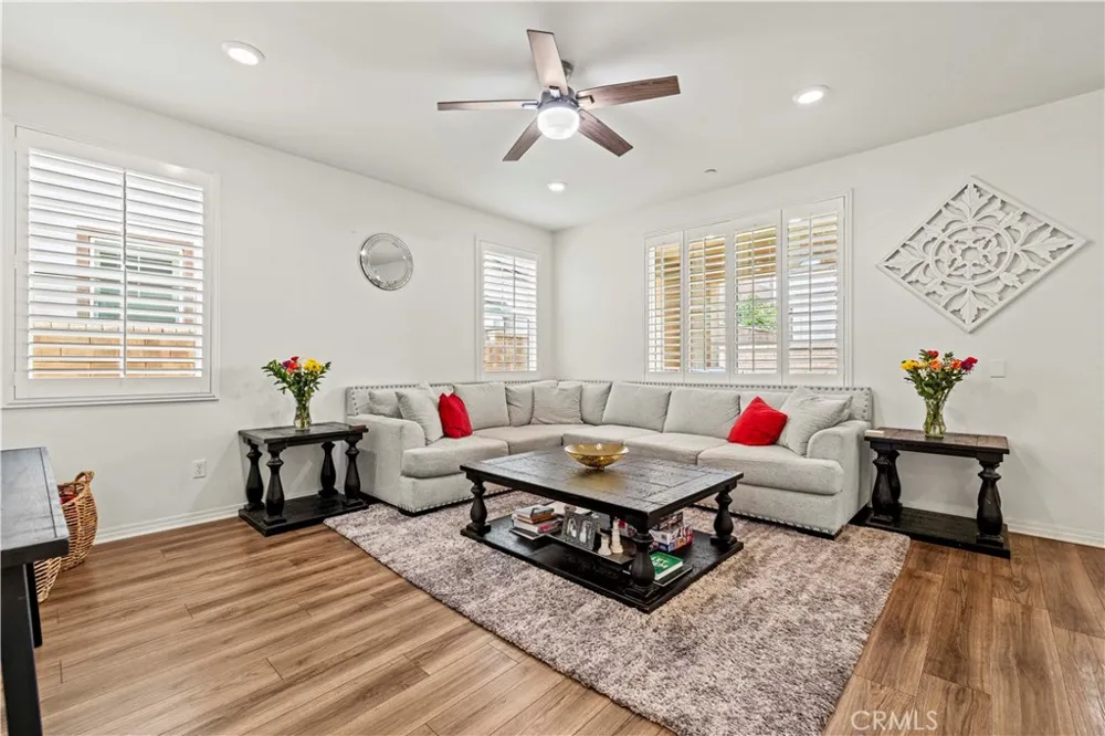 24157 Via Perla Valencia, CA 91354