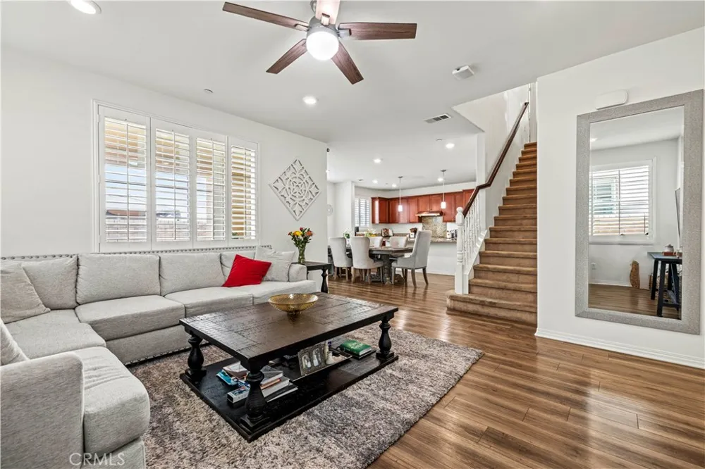 24157 Via Perla Valencia, CA 91354