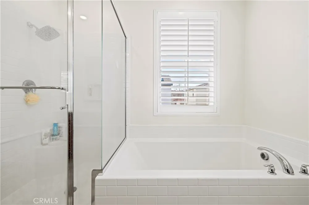 24157 Via Perla Valencia, CA 91354
