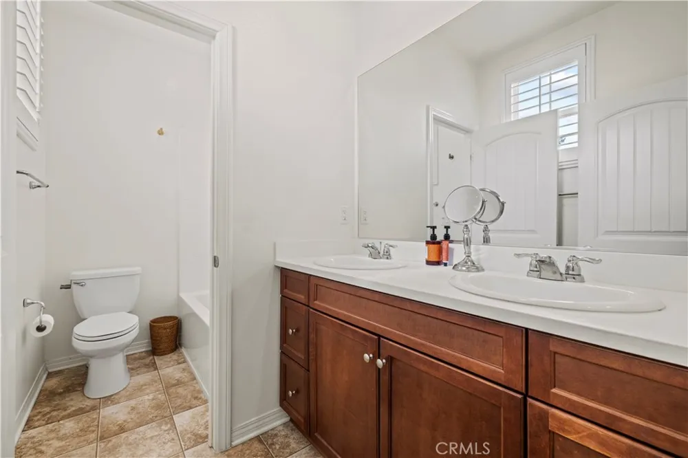 24157 Via Perla Valencia, CA 91354