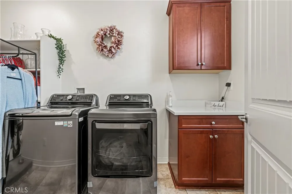 24157 Via Perla Valencia, CA 91354