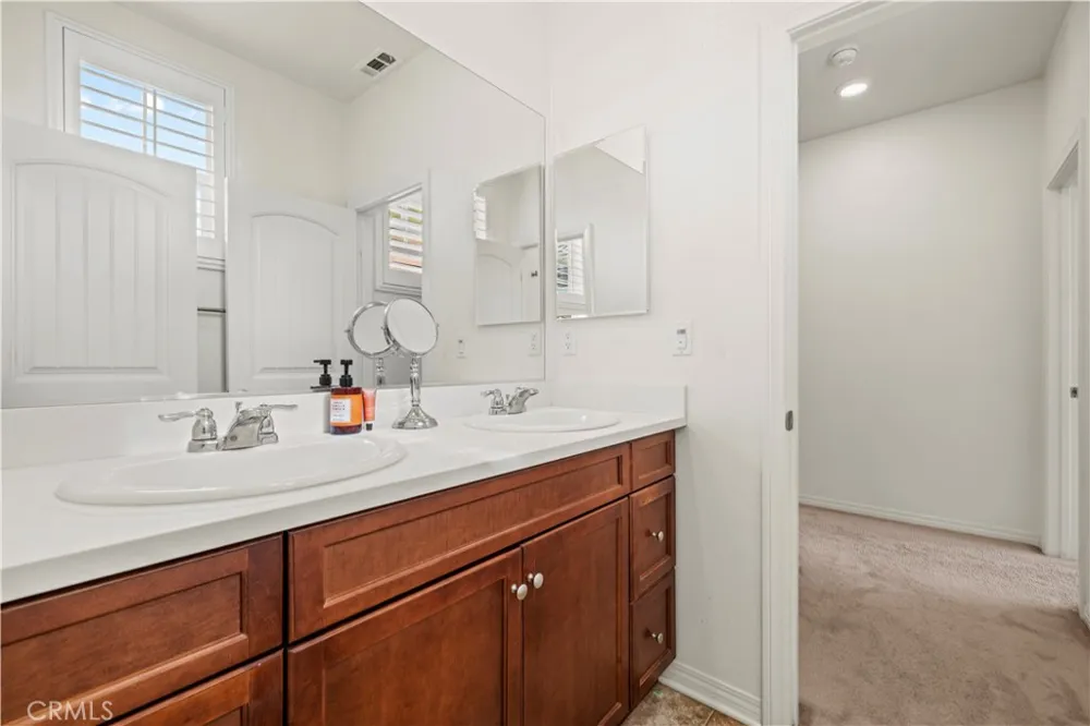 24157 Via Perla Valencia, CA 91354
