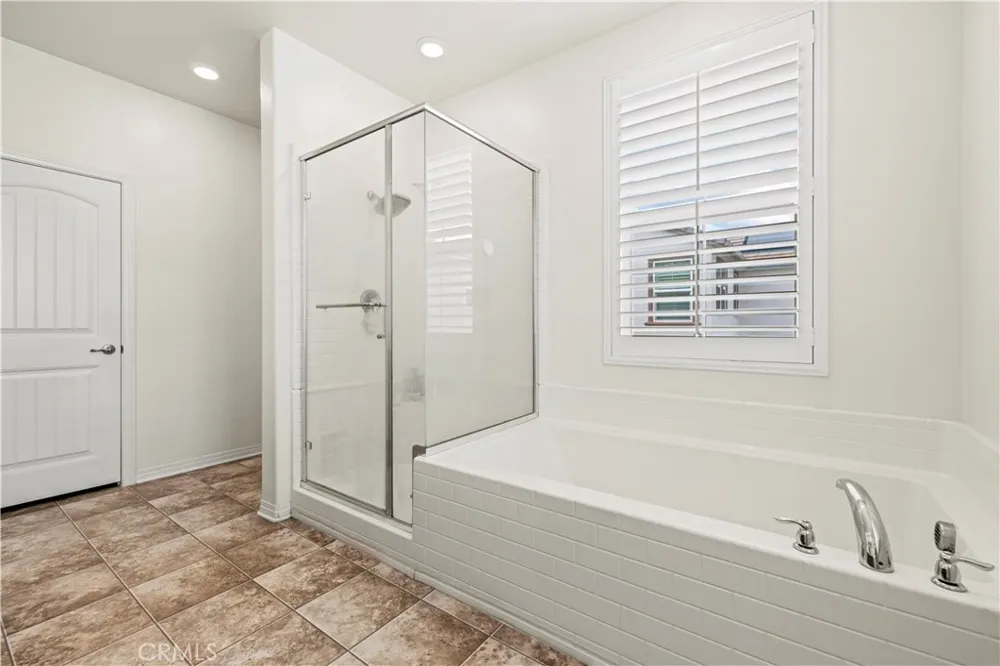 24157 Via Perla Valencia, CA 91354