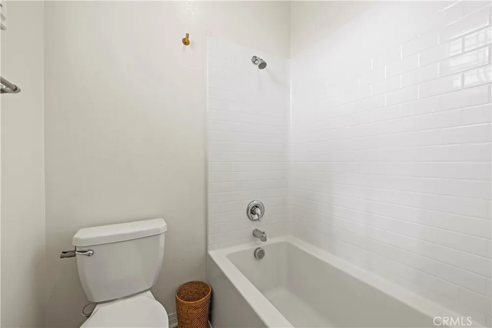 24157 Via Perla Valencia, CA 91354
