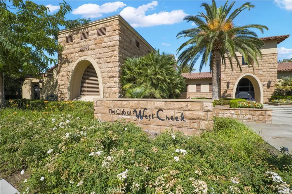 24157 Via Perla Valencia, CA 91354