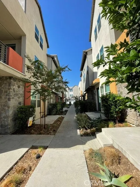 218 Scratch Covina, CA 91722