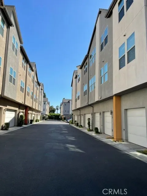 218 Scratch Covina, CA 91722
