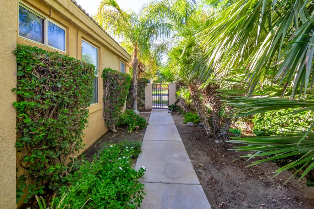 67520 S Laguna Drive Cathedral City, CA 92234