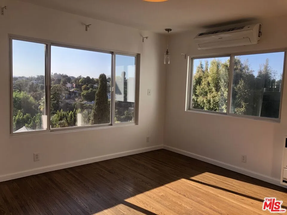 2225 Lake Shore Avenue Los Angeles, CA 90039