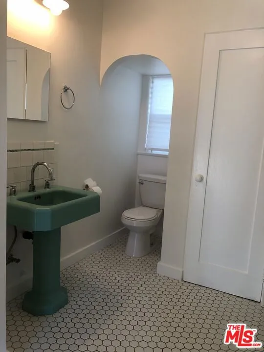 2225 Lake Shore Avenue Los Angeles, CA 90039