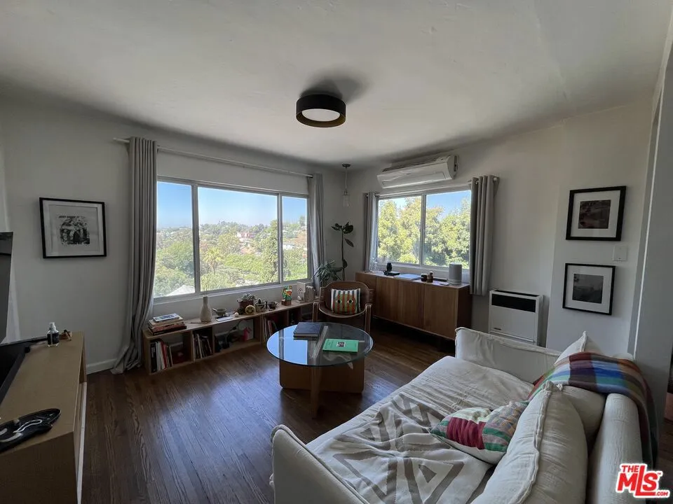 2225 Lake Shore Avenue Los Angeles, CA 90039