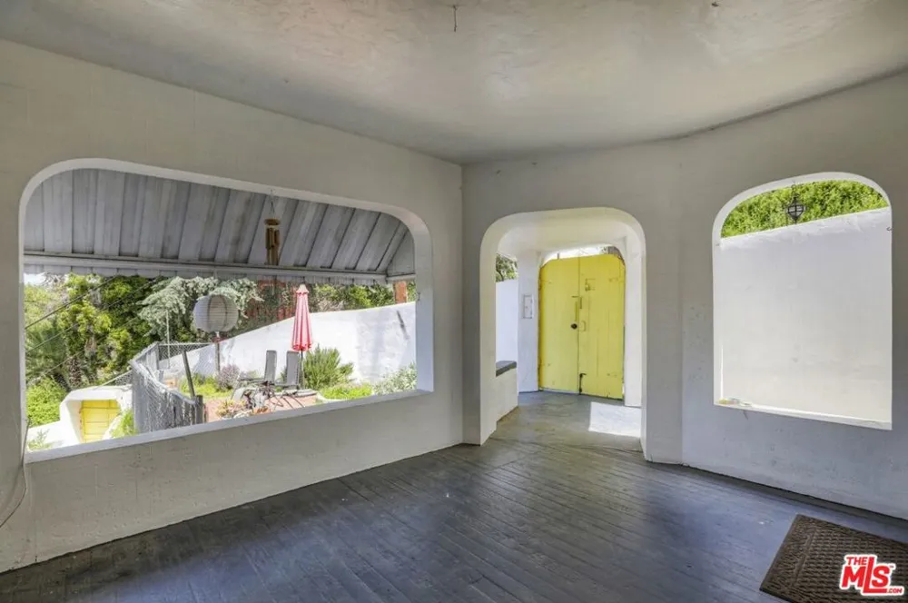 2225 Lake Shore Avenue Los Angeles, CA 90039