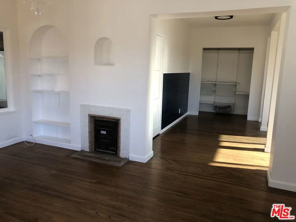 2225 Lake Shore Avenue Los Angeles, CA 90039