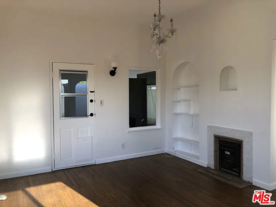 2225 Lake Shore Avenue Los Angeles, CA 90039