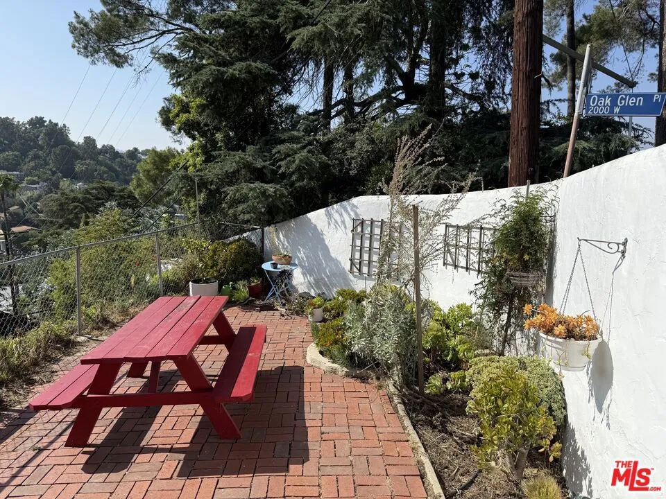 2225 Lake Shore Avenue Los Angeles, CA 90039