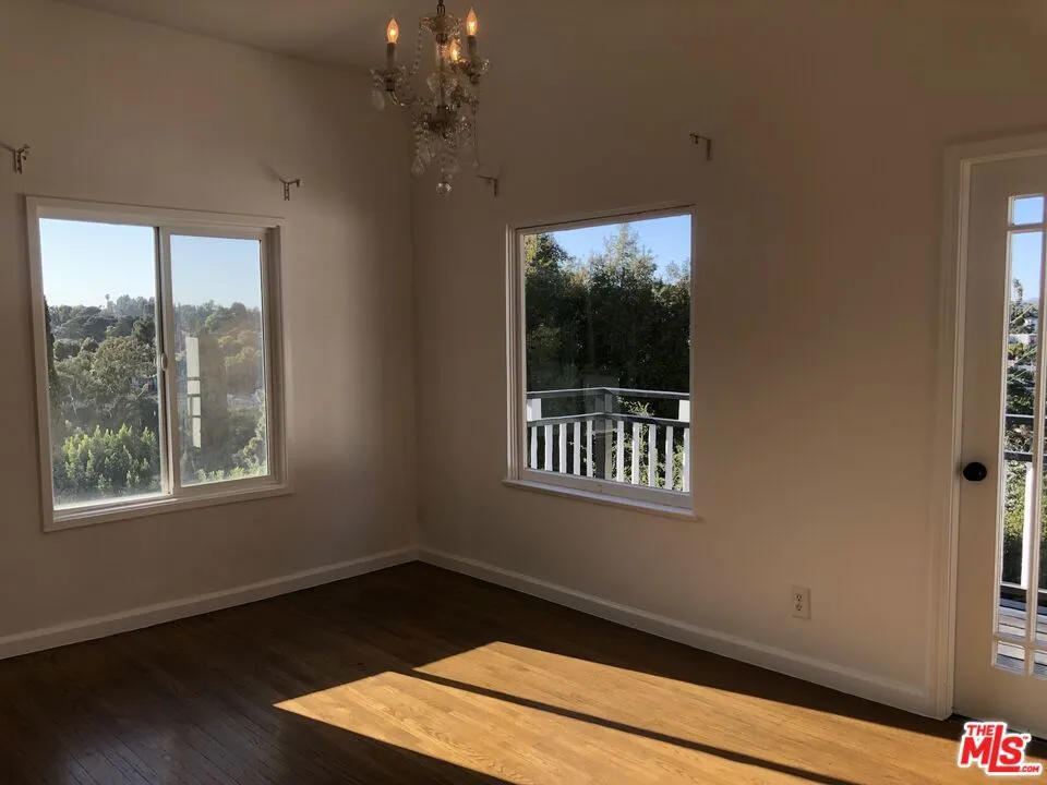 2225 Lake Shore Avenue Los Angeles, CA 90039