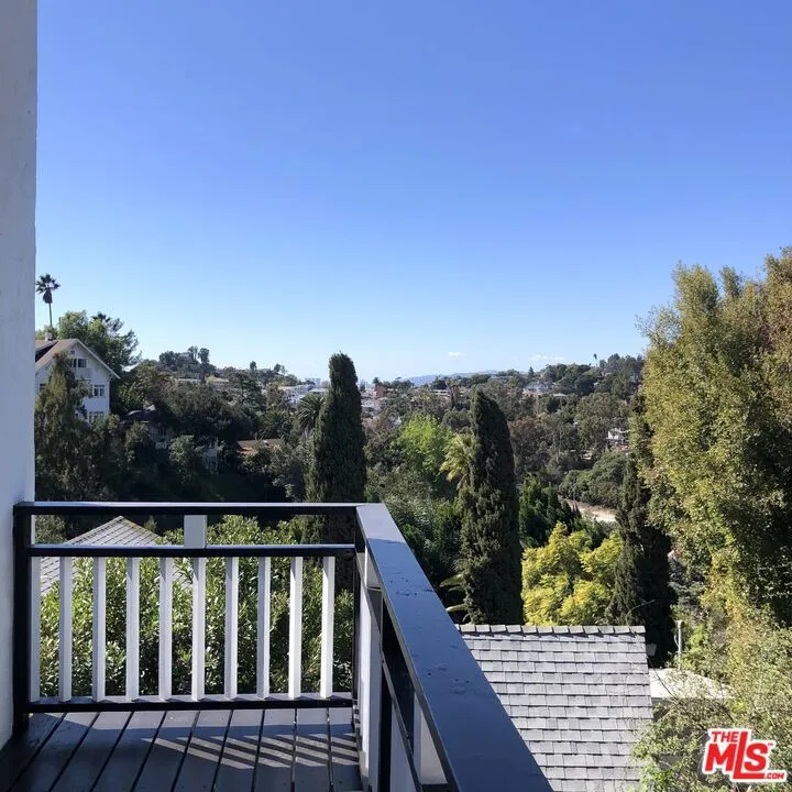 2225 Lake Shore Avenue Los Angeles, CA 90039