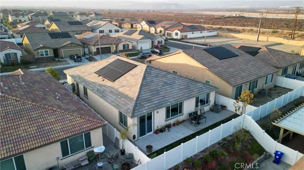565 Hudson Way Rialto, CA 92377