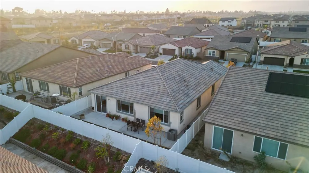 565 Hudson Way Rialto, CA 92377