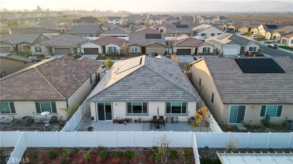 565 Hudson Way Rialto, CA 92377