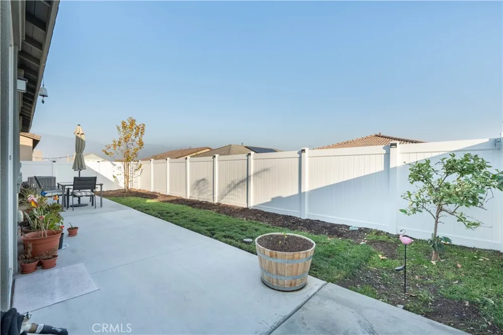 565 Hudson Way Rialto, CA 92377