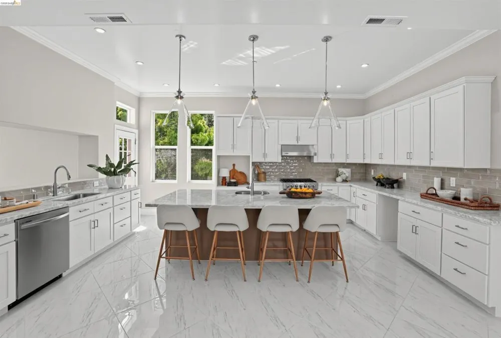 7026 Devon Way Berkeley, CA 94705