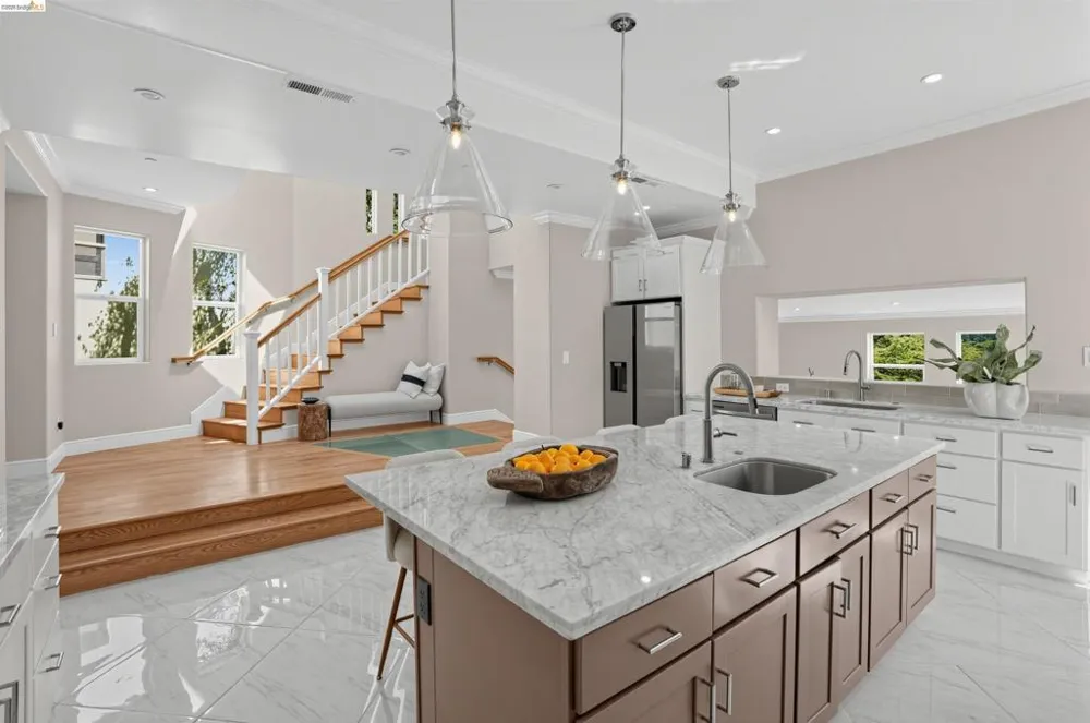 7026 Devon Way Berkeley, CA 94705