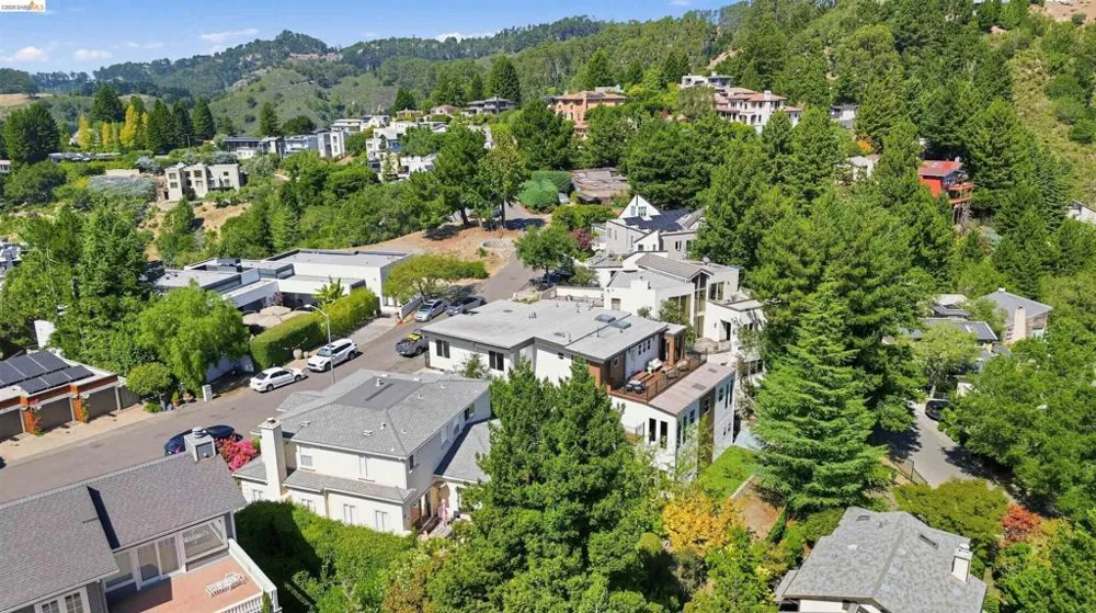 7026 Devon Way Berkeley, CA 94705