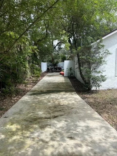 1616 E MARKS DRIVE Tampa, FL 33604