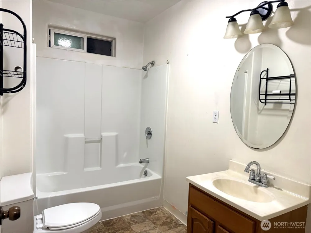 417 15th Avenue Longview, WA 98632