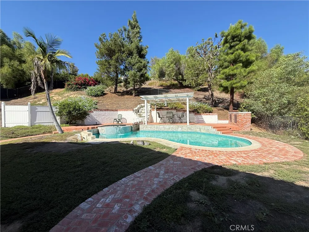 49 Westbrook Pomona, CA 91766