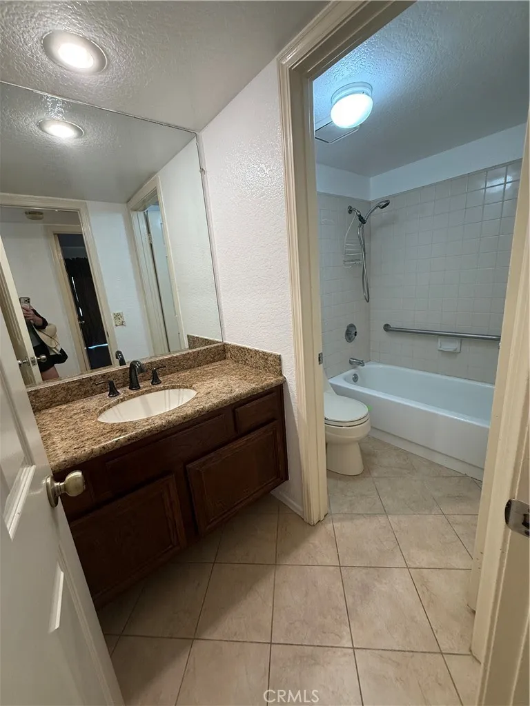 49 Westbrook Pomona, CA 91766