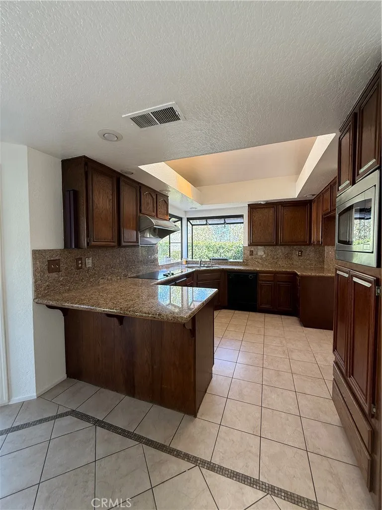 49 Westbrook Pomona, CA 91766