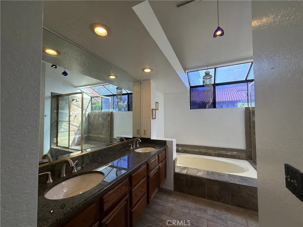 49 Westbrook Pomona, CA 91766
