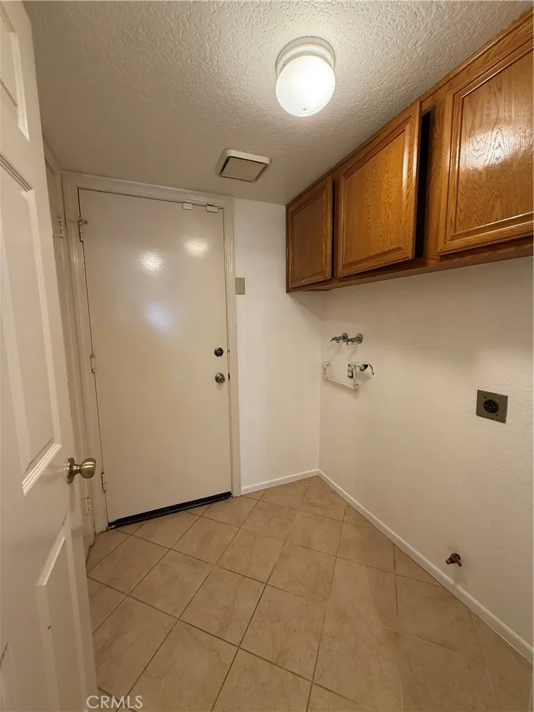 49 Westbrook Pomona, CA 91766